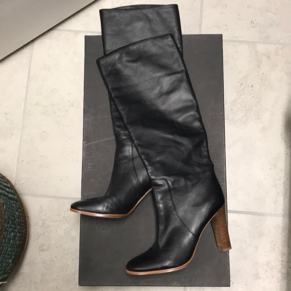 Ann Taylor Lavinia Pull up HH Tall Boot